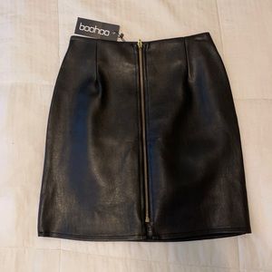 NWT Pleather Boohoo skirt with gold zipper